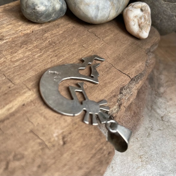 Vintage Kokopelli Native American Fetish Pendant in Sterling & Blue Fire Opal - Picture 5 of 12